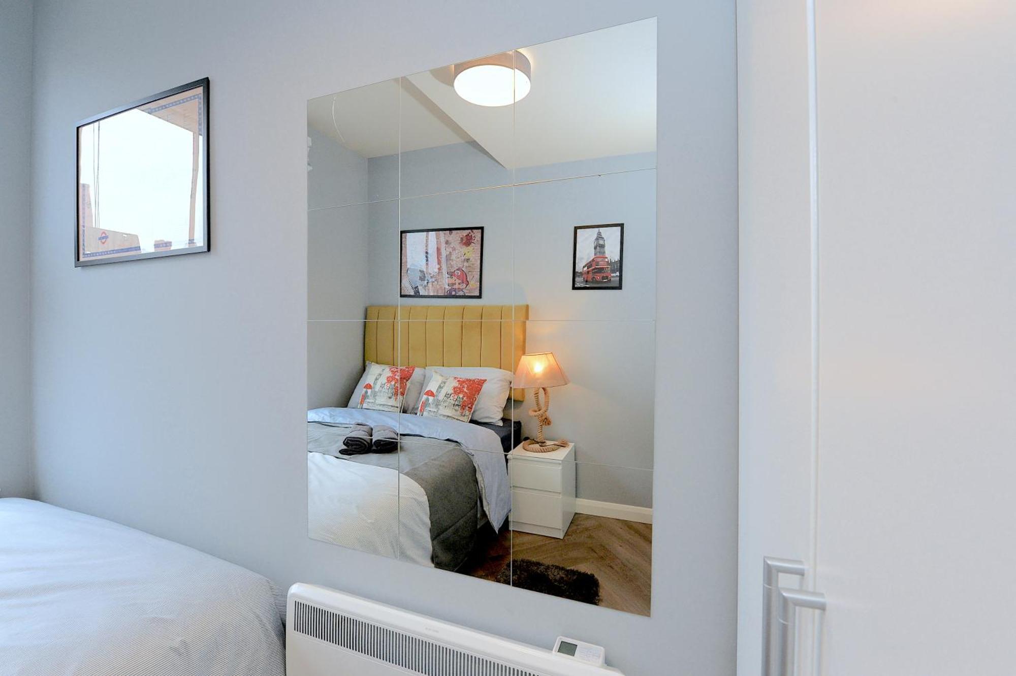 Апартаменты 2 Bed Terraced Flat Piccadilly Line Лондон Экстерьер фото