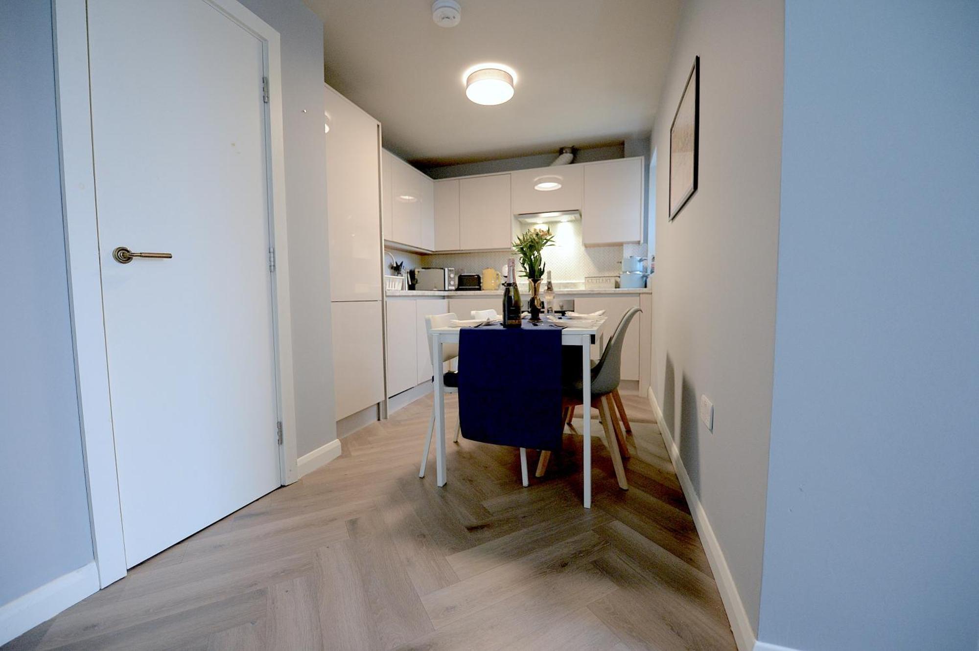 Апартаменты 2 Bed Terraced Flat Piccadilly Line Лондон Экстерьер фото