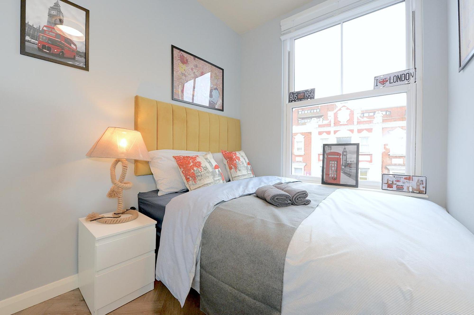 Апартаменты 2 Bed Terraced Flat Piccadilly Line Лондон Экстерьер фото