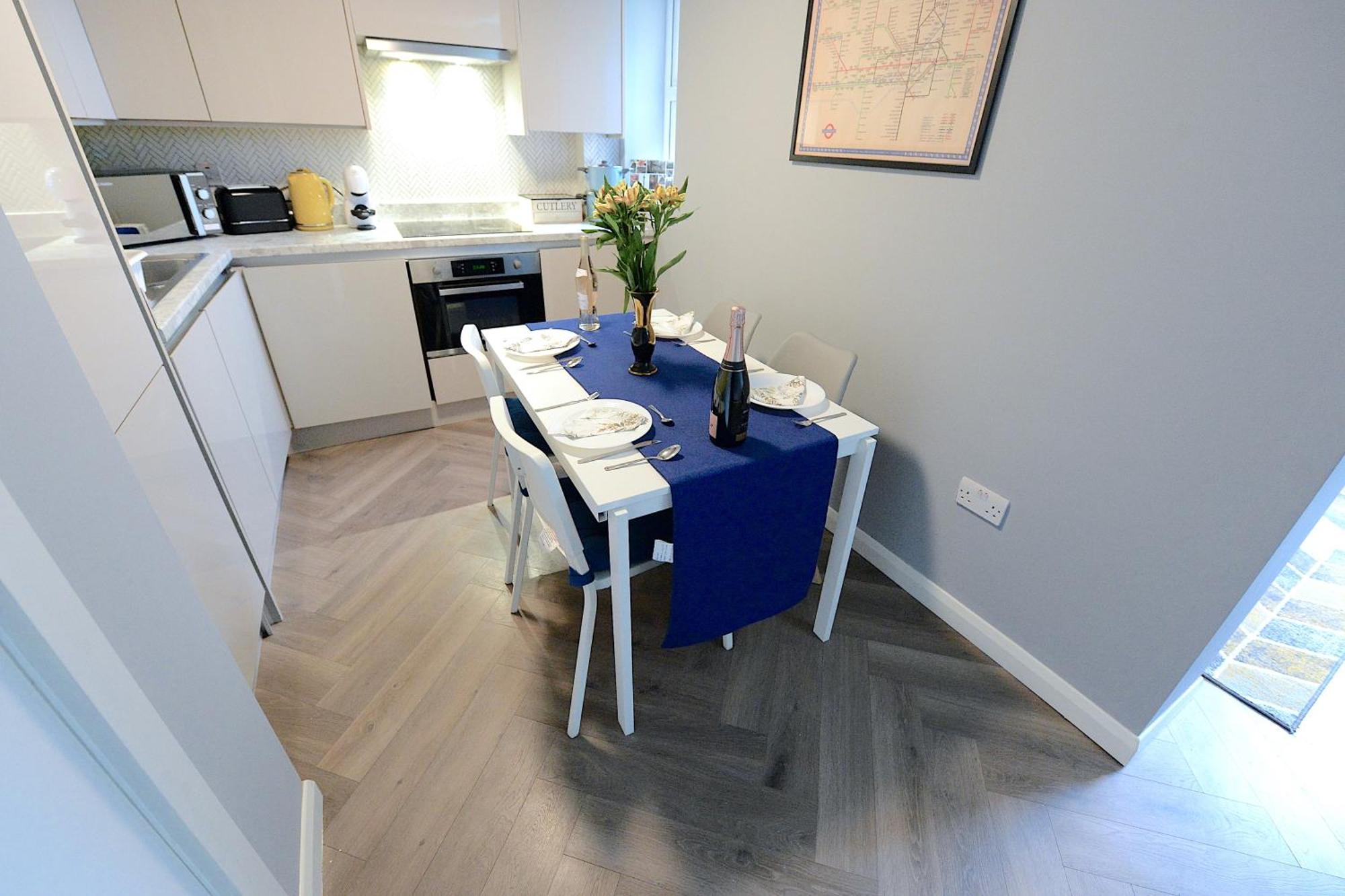 Апартаменты 2 Bed Terraced Flat Piccadilly Line Лондон Экстерьер фото