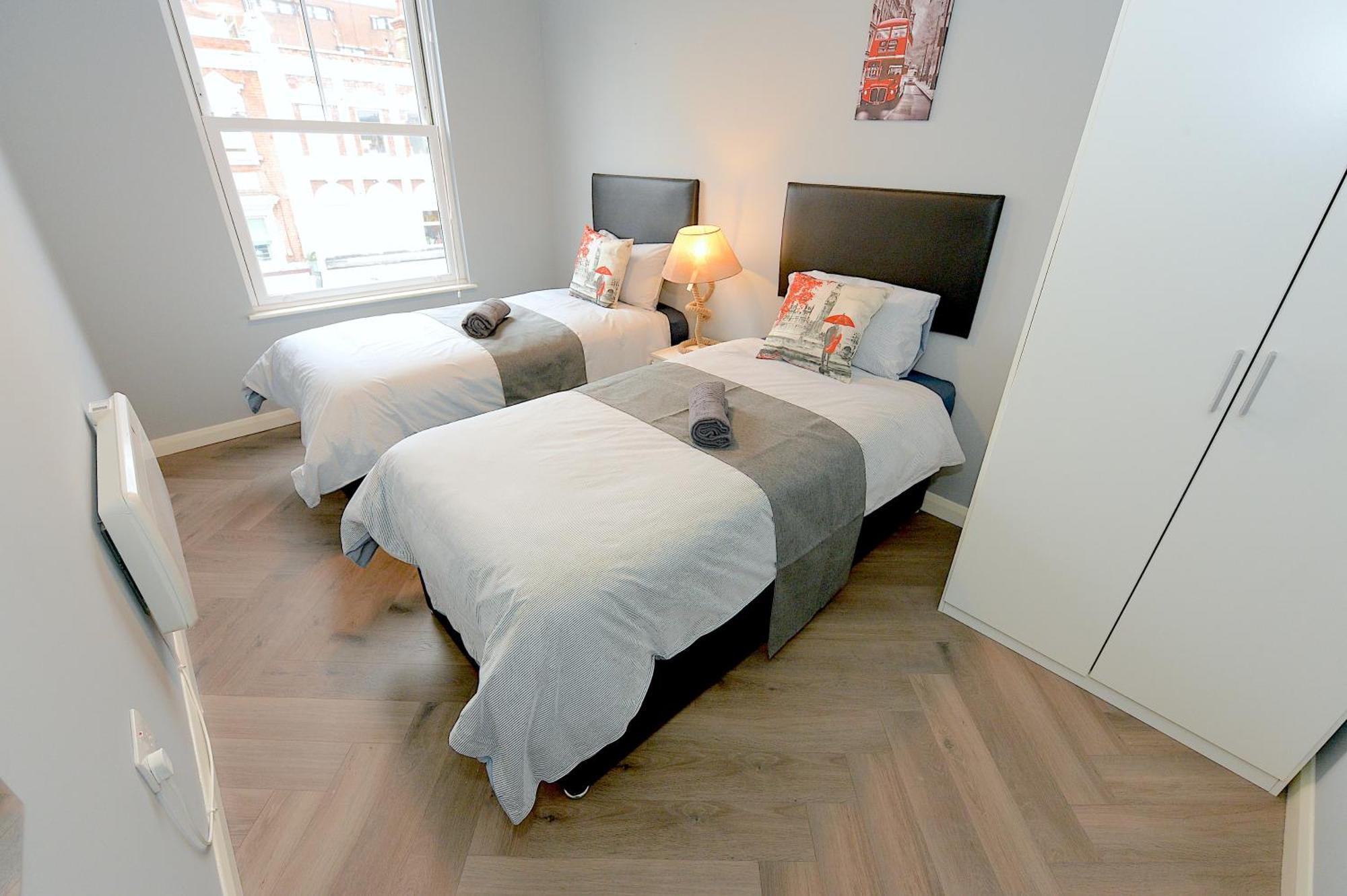 Апартаменты 2 Bed Terraced Flat Piccadilly Line Лондон Экстерьер фото