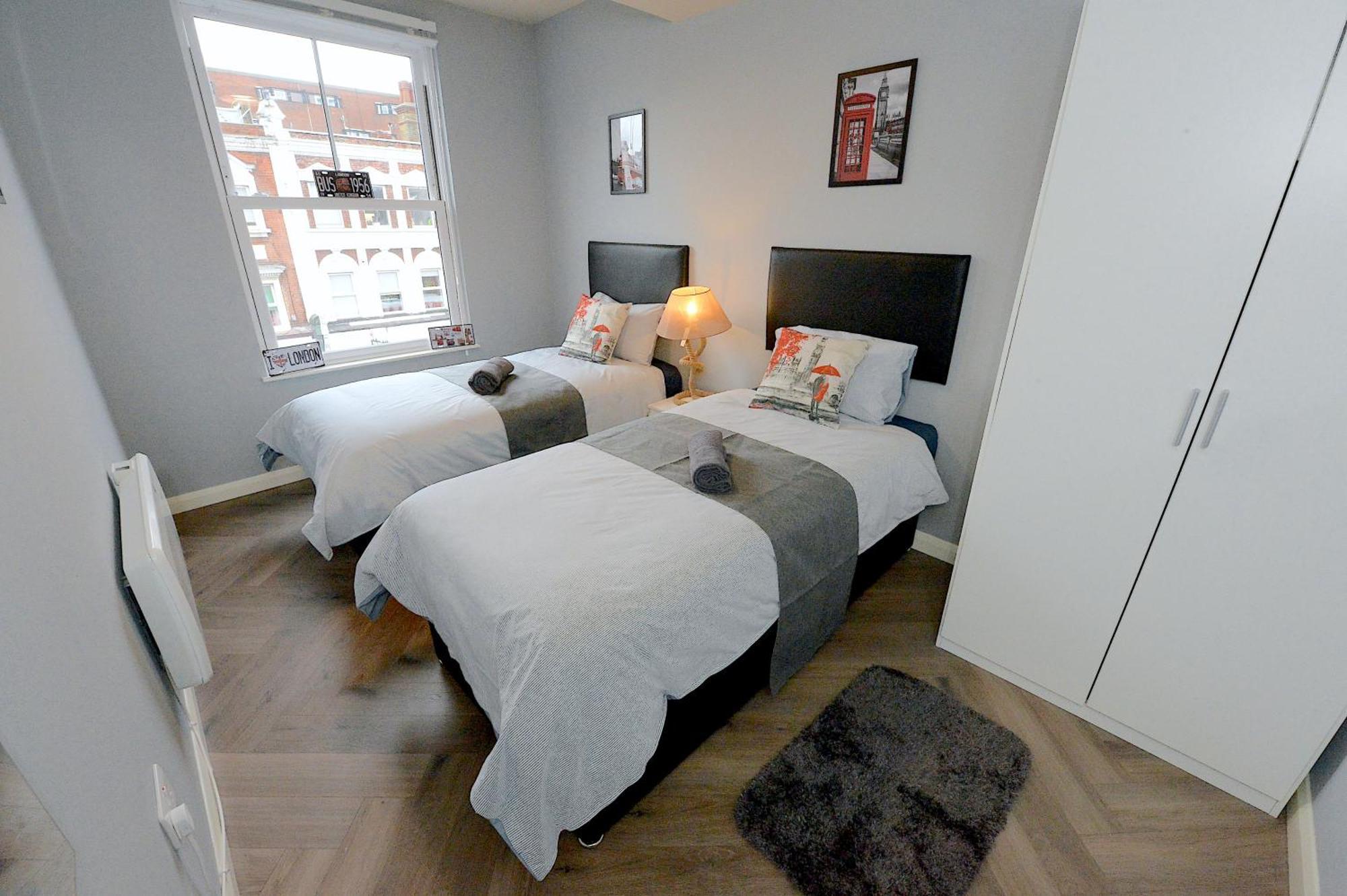 Апартаменты 2 Bed Terraced Flat Piccadilly Line Лондон Экстерьер фото