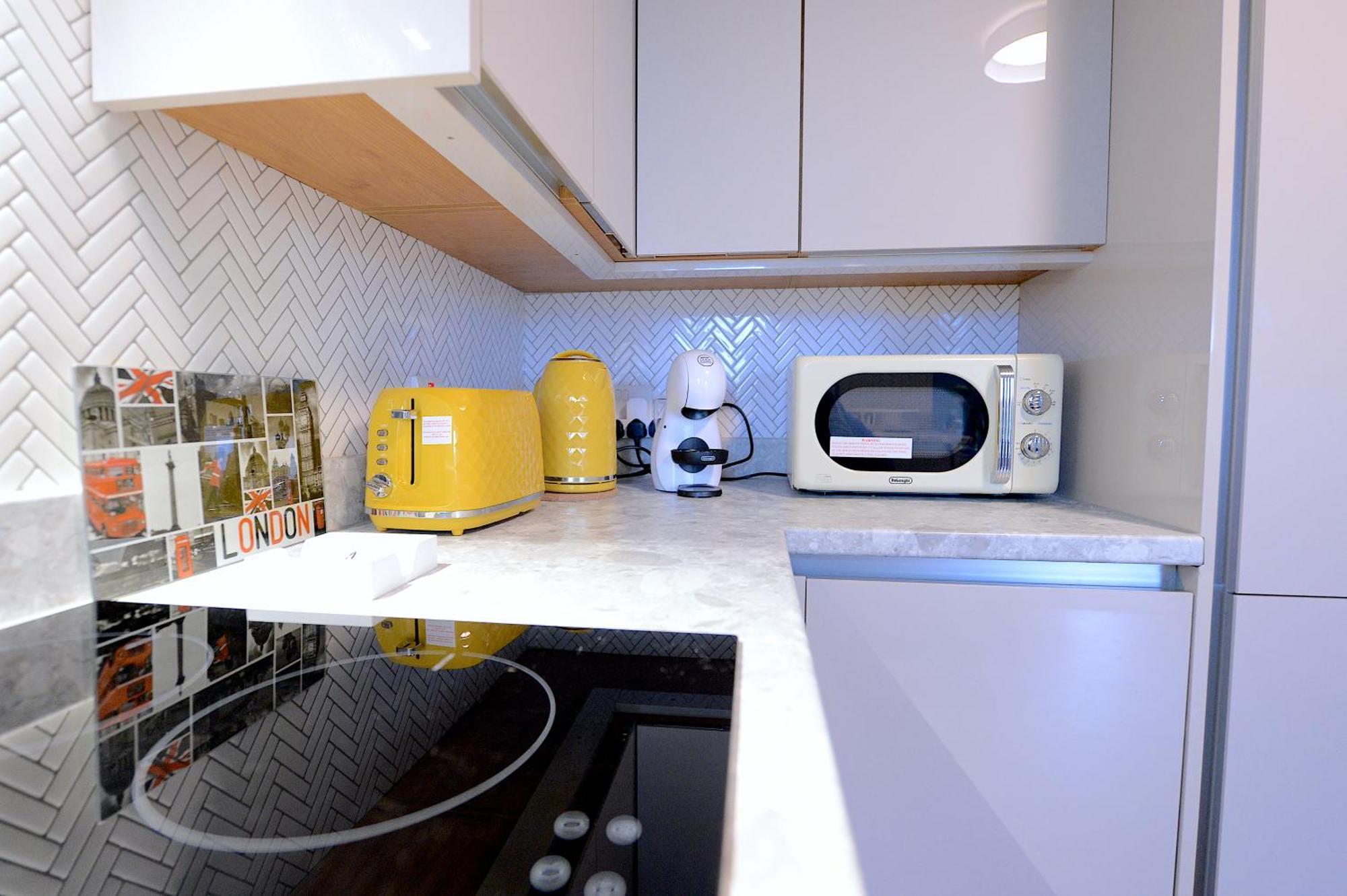 Апартаменты 2 Bed Terraced Flat Piccadilly Line Лондон Экстерьер фото