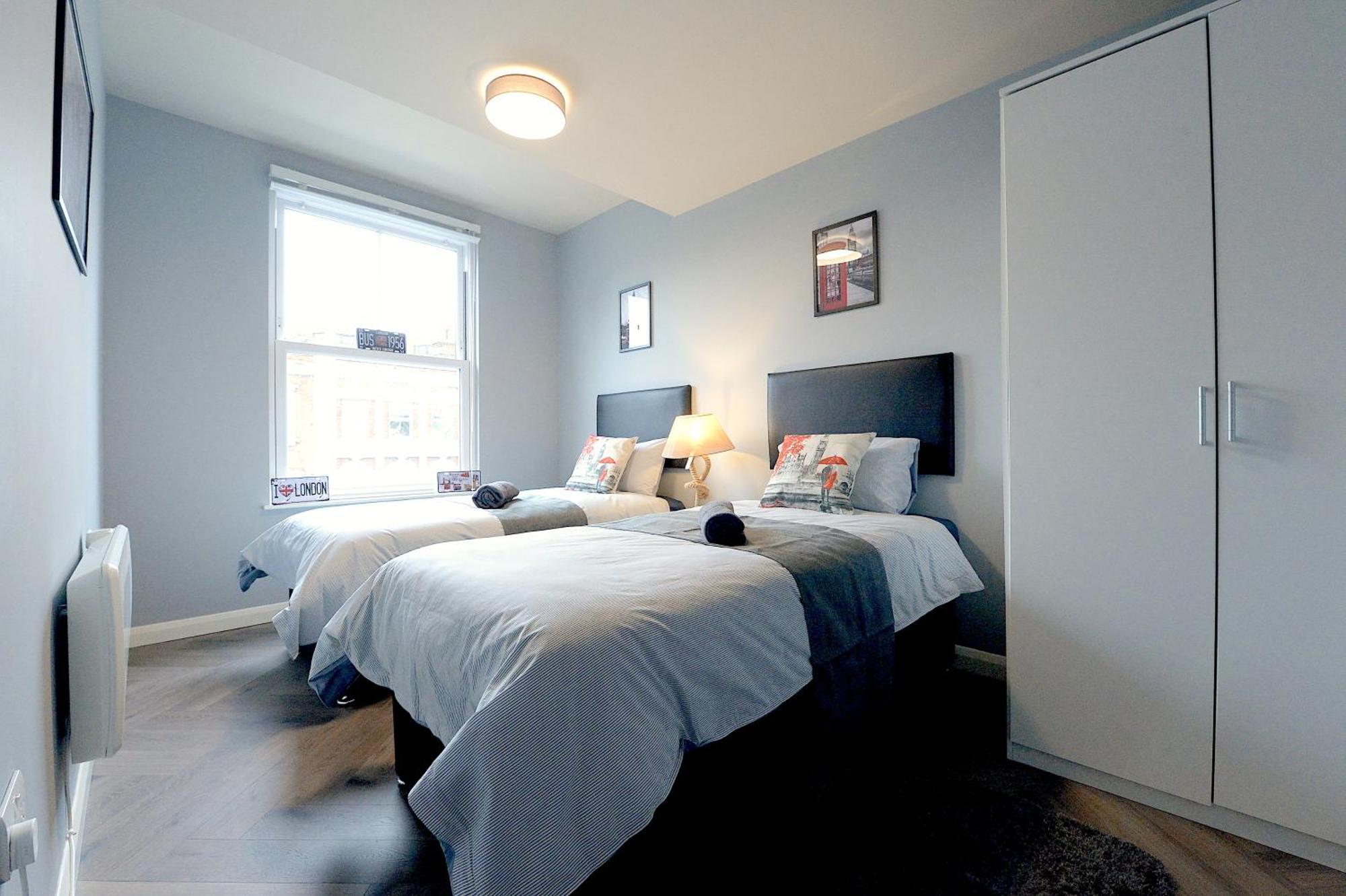 Апартаменты 2 Bed Terraced Flat Piccadilly Line Лондон Экстерьер фото