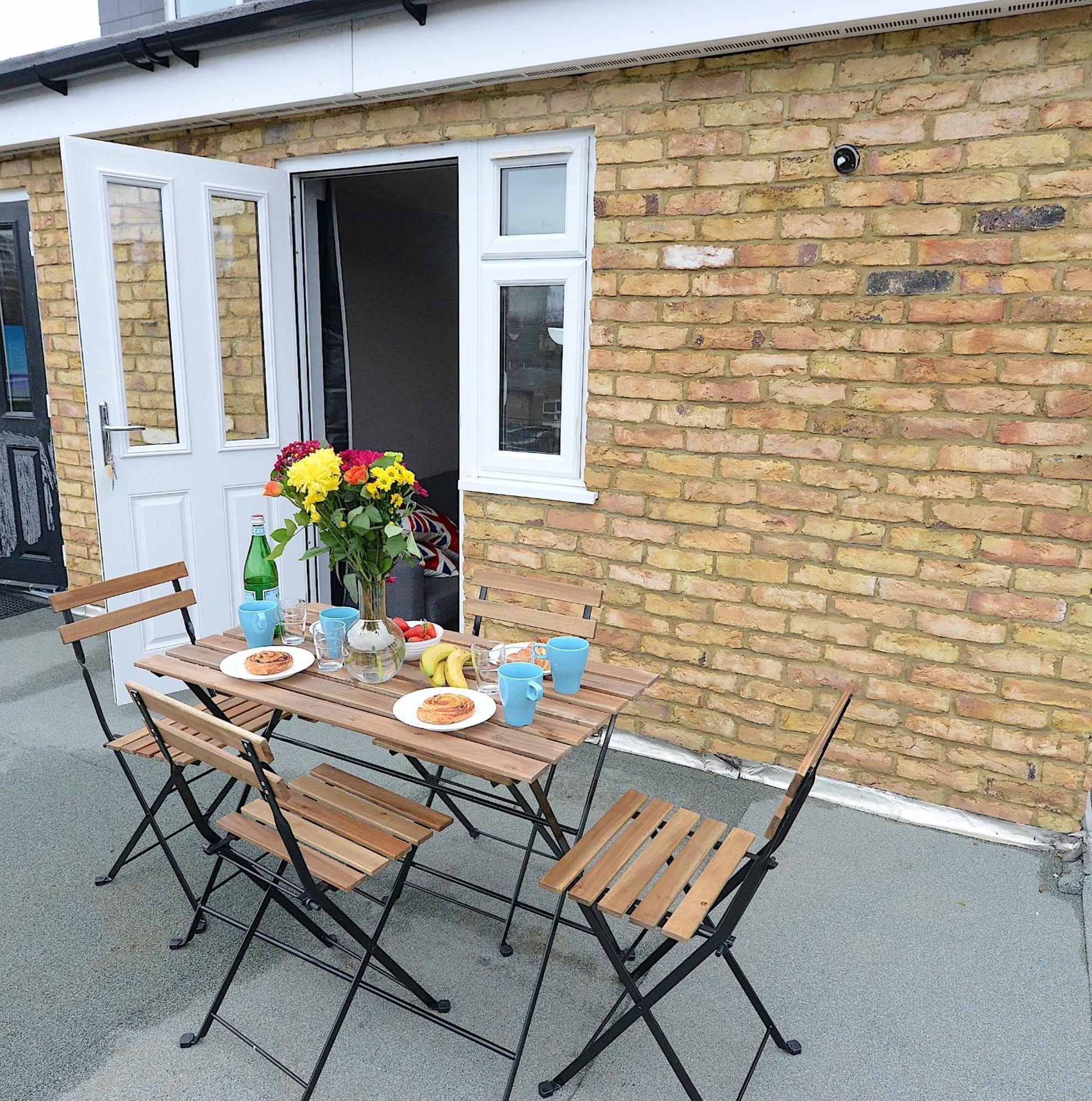 Апартаменты 2 Bed Terraced Flat Piccadilly Line Лондон Экстерьер фото